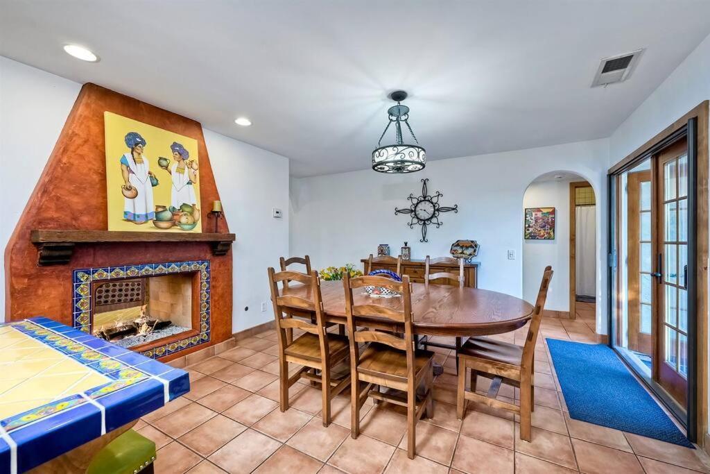 Great Group Retreat! Hacienda Decor, Spacious Floor Plan, Private Backyard Carlsbad Eksteriør bilde