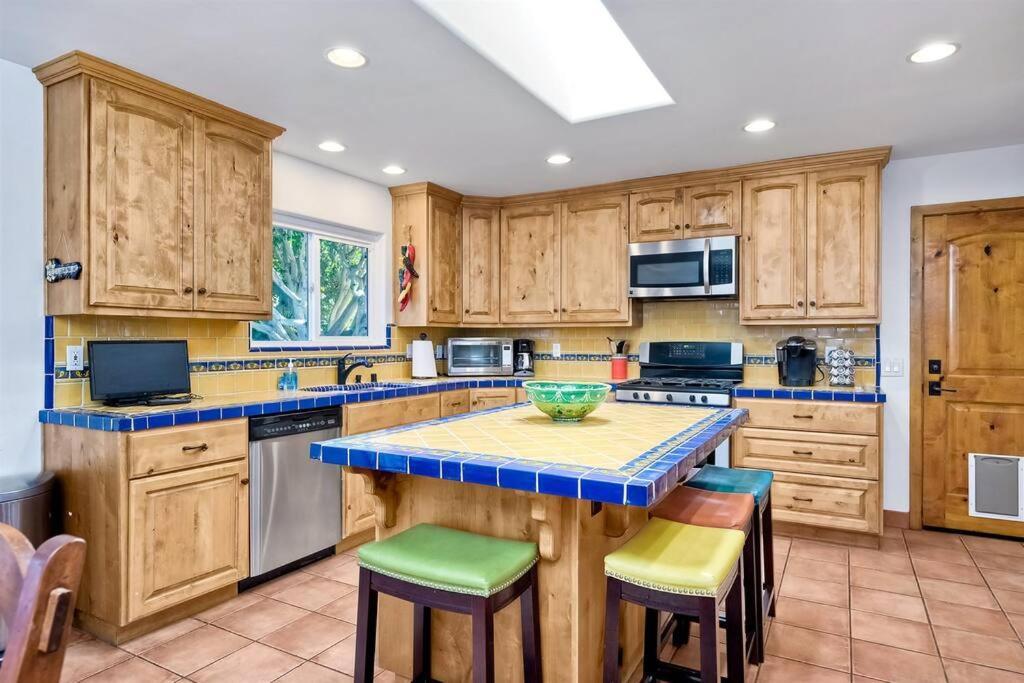 Great Group Retreat! Hacienda Decor, Spacious Floor Plan, Private Backyard Carlsbad Eksteriør bilde